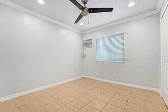 400 W 109th St in Los Angeles, CA - Building Photo - Building Photo