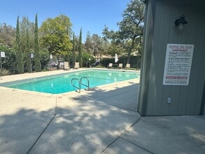 13057 Lincoln Way, Unit A in Auburn, CA - Foto de edificio - Building Photo