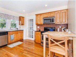 35 Bancroft St, Unit unit 2 in Watertown, MA - Building Photo - Building Photo