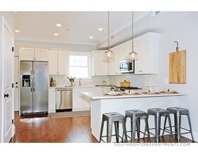 323 W Fourth St in Boston, MA - Building Photo - Building Photo