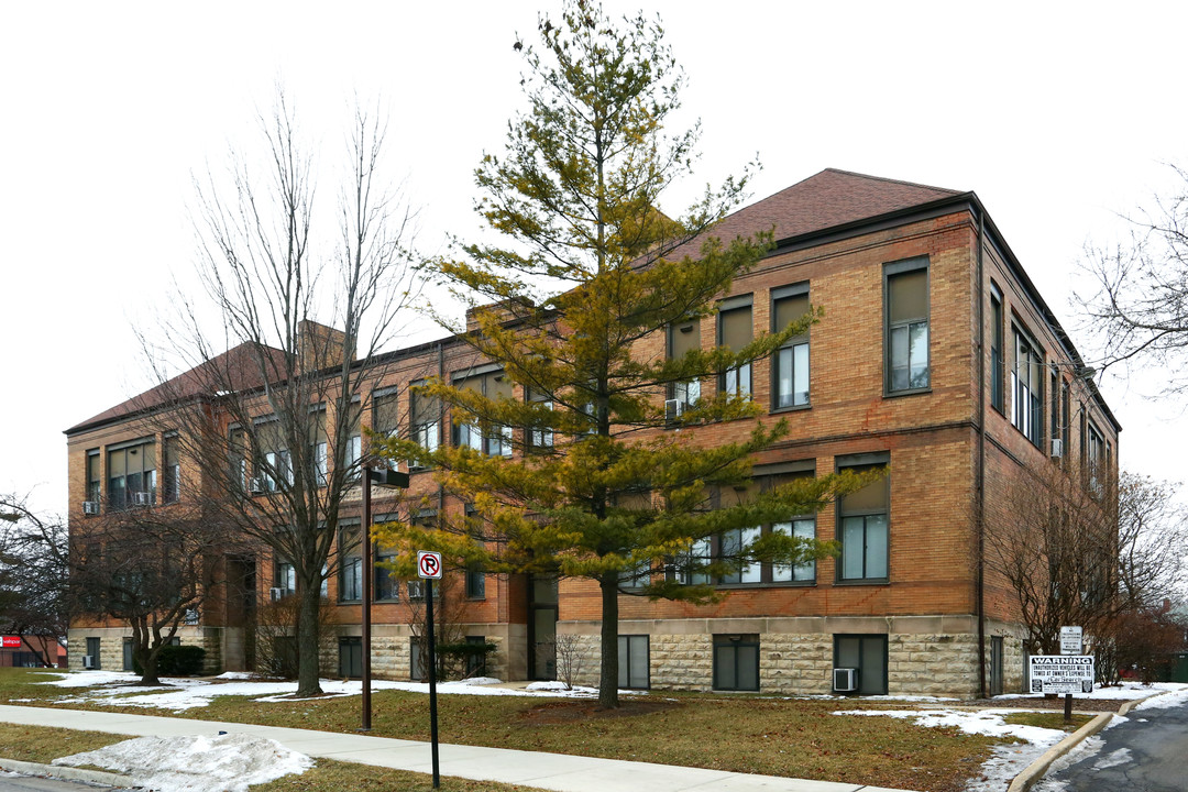 Burnham Schoolhouse in Elgin, IL - Building Photo