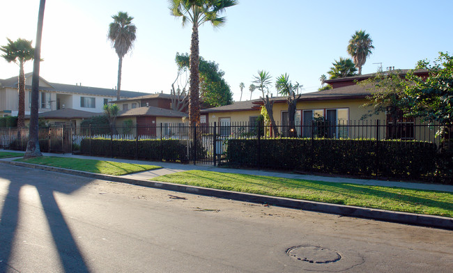 618-622 E 97th St in Inglewood, CA - Building Photo - Building Photo