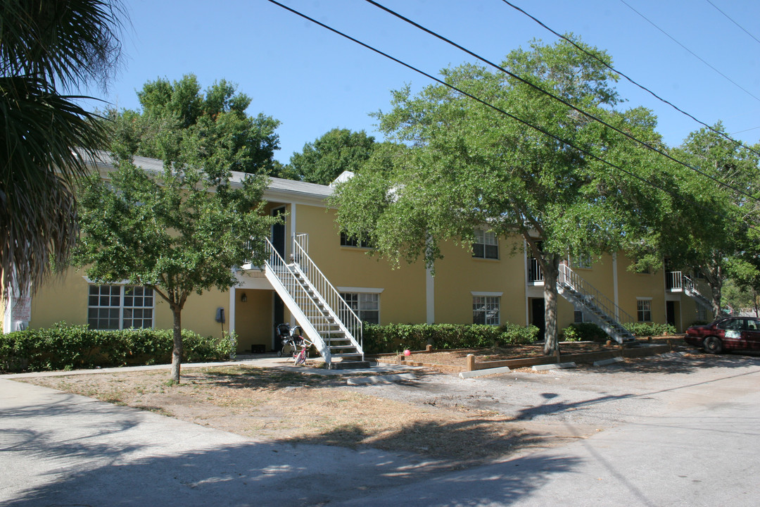 3010 W Binnicker Ave in Tampa, FL - Building Photo