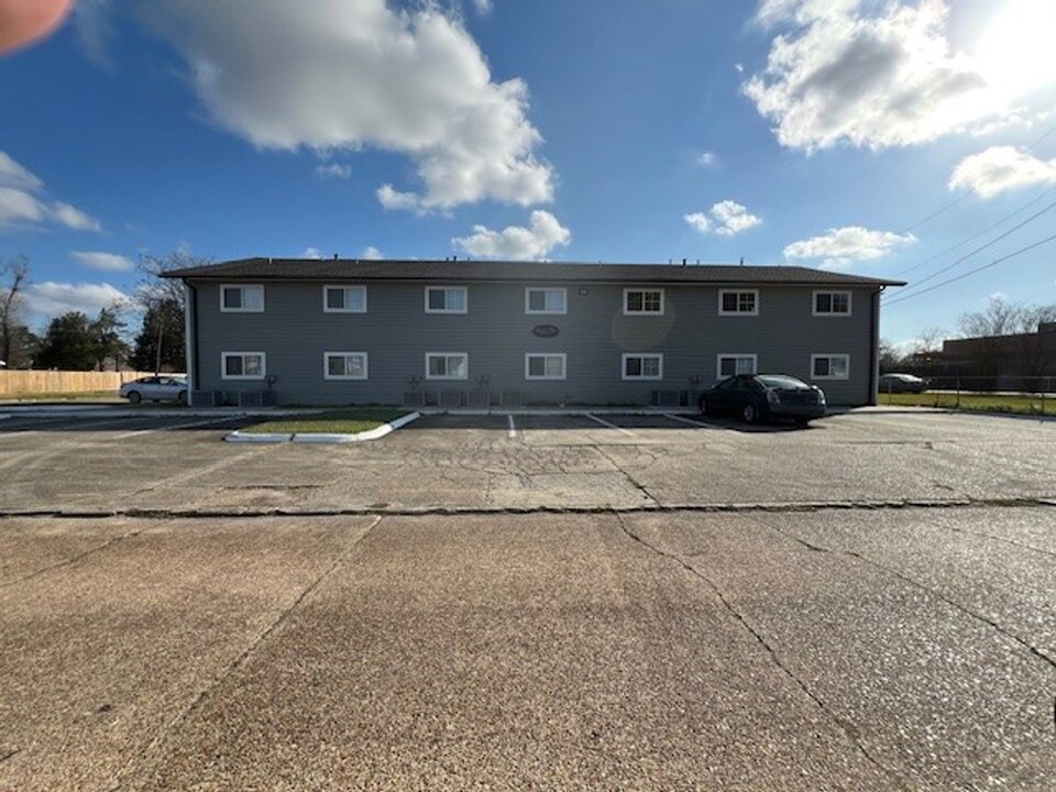 1604 Moss St in Lake Charles, LA - Building Photo