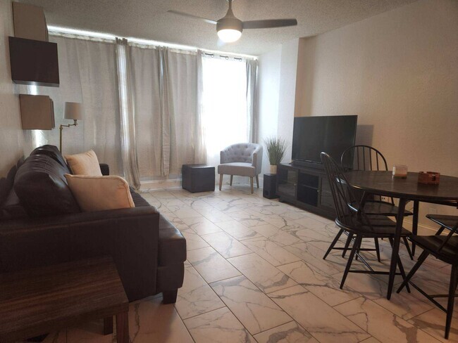 1800 Lavaca St, Unit 104 in Austin, TX - Building Photo - Building Photo