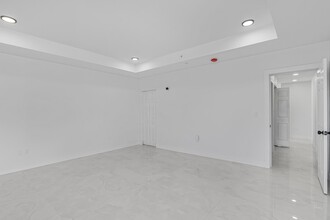16925 SW 100th Ave in Miami, FL - Building Photo - Building Photo