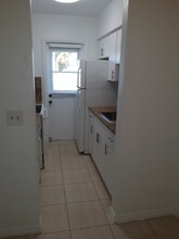 101 SE 9th St-Unit -6 in Hallandale Beach, FL - Building Photo - Building Photo