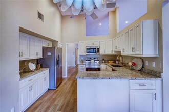 7004 Golf Pointe Cir in Tamarac, FL - Building Photo - Building Photo