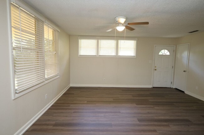 902 Ridgewood Dr in Valdosta, GA - Building Photo - Building Photo