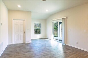 225 Rogers St in Lehigh Acres, FL - Building Photo