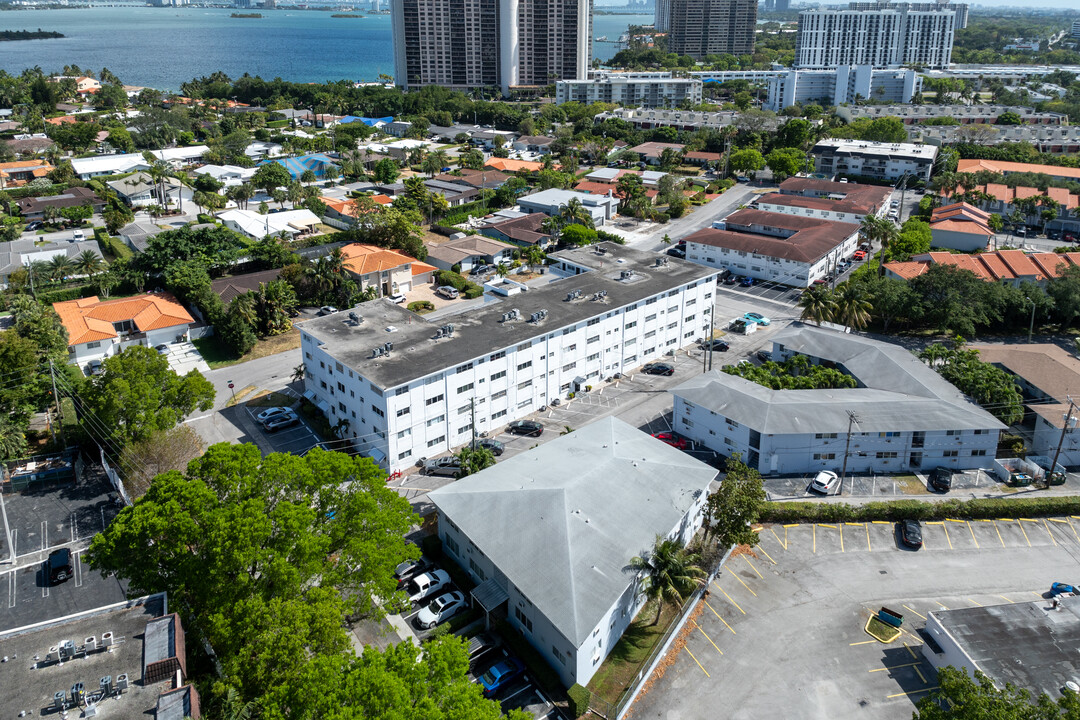 Longwood House Condominium in North Miami, FL - Building Photo