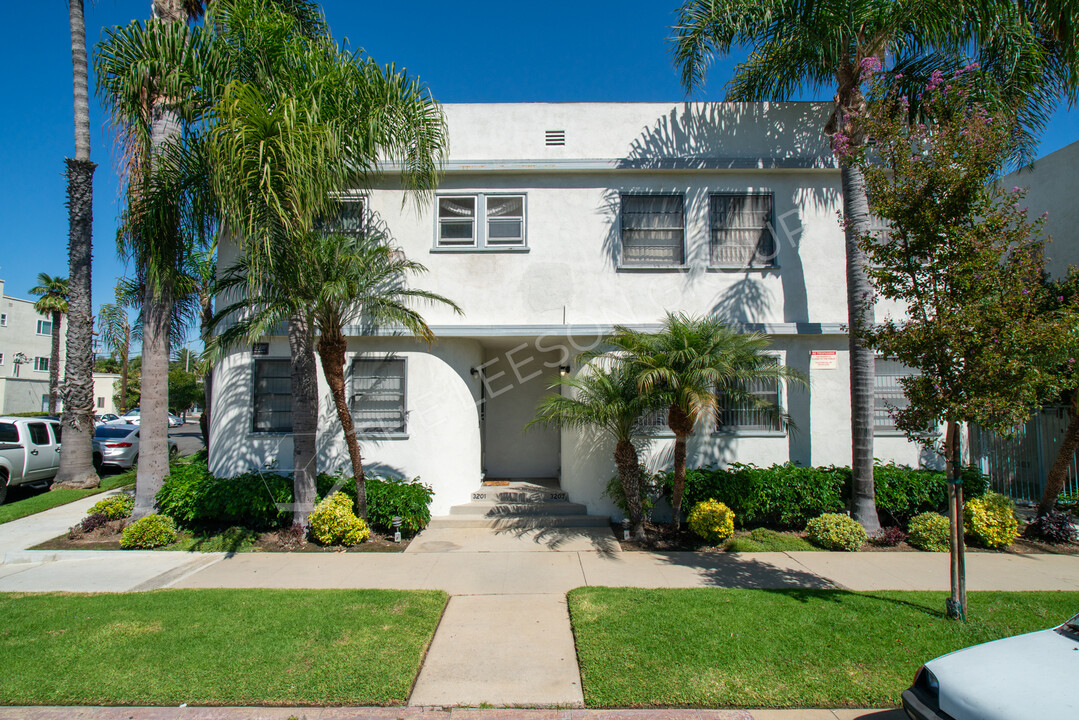 202 Obispo Ave in Long Beach, CA - Building Photo