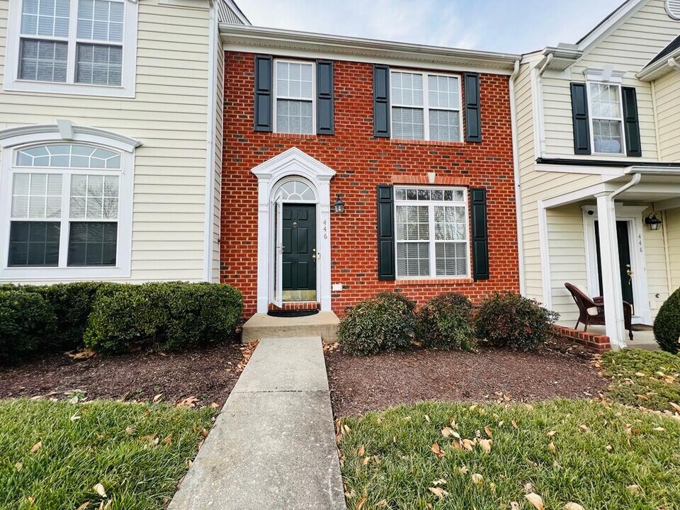 446 Kingscote Ln in Glen Allen, VA - Building Photo