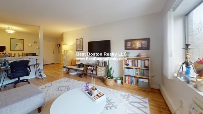 19 Central St, Unit 15 in Somerville, MA - Foto de edificio - Building Photo