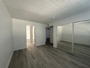 Chateau Woodley Hart Apartments in Van Nuys, CA - Building Photo - Building Photo
