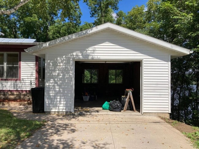 20062 W Ridge Ave in Galesville, WI - Building Photo - Building Photo