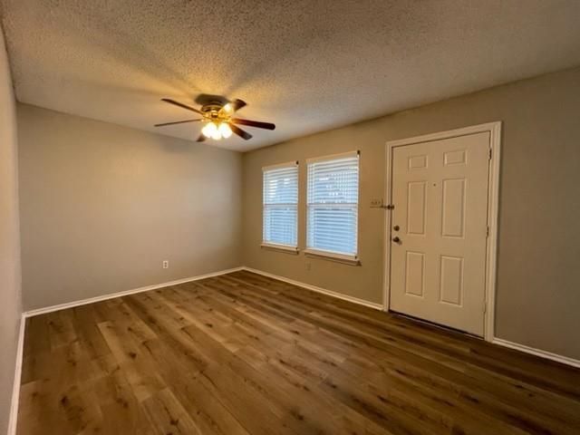 327 SW 3rd St-Unit -202 in Grand Prairie, TX - Building Photo - Building Photo