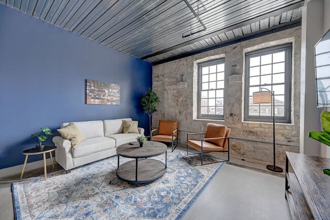 1009 W Juneau Ave