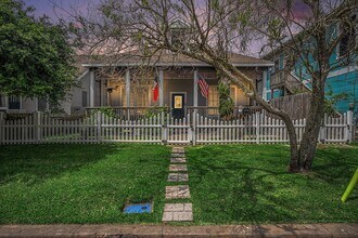 3306 Avenue R in Galveston, TX - Building Photo - Building Photo