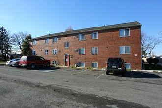 Donna Jonnell Court in Chester, PA - Building Photo - Building Photo