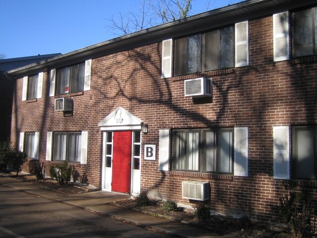 Plantation Manor in Knoxville, TN - Building Photo