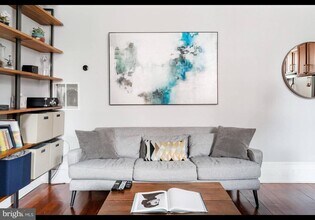 335 S 12th St in Philadelphia, PA - Building Photo - Building Photo