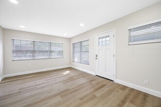 140 East Davis in Tampa, FL - Foto de edificio - Building Photo