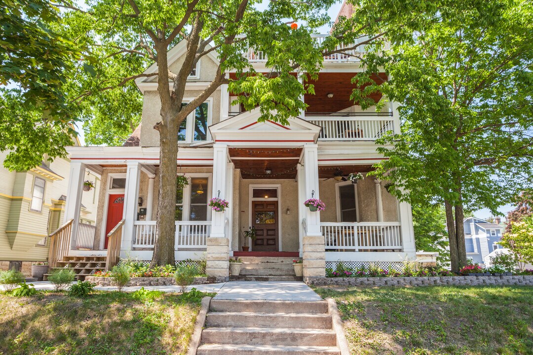 2600 Colfax Ave South in Minneapolis, MN - Building Photo
