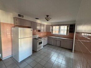 5746 N Kimball Ave, Unit 2S in Chicago, IL - Building Photo - Building Photo