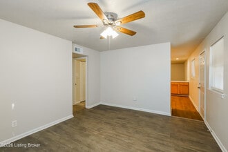 11702 Brackenberry Ct in Louisville, KY - Foto de edificio - Building Photo