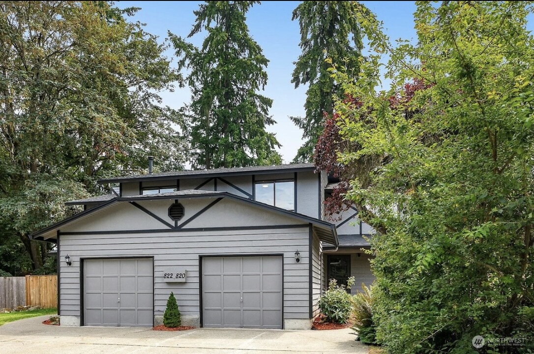 822 141st Pl SE in Bellevue, WA - Building Photo