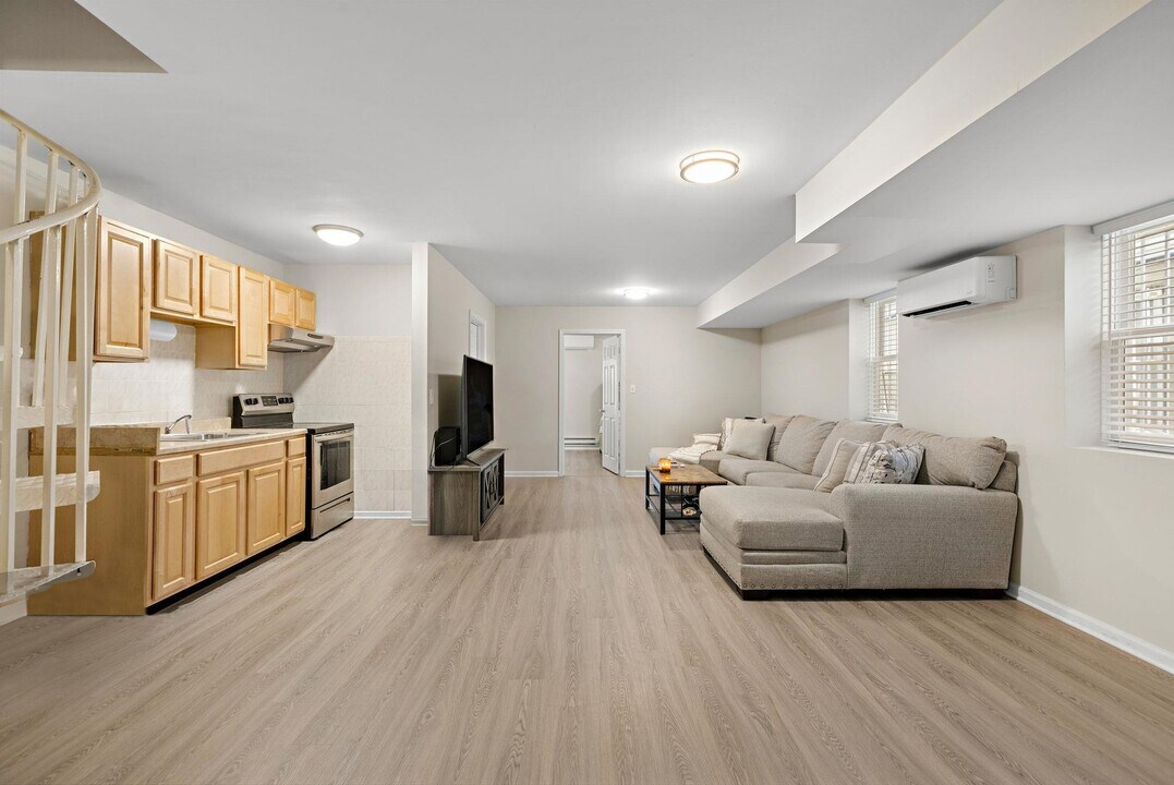 359 Cator Ave in Jersey City, NJ - Building Photo