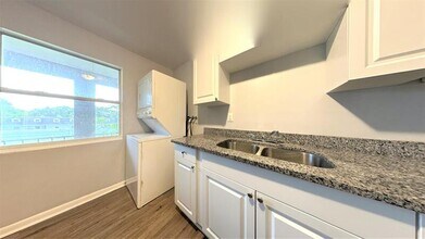 1045 11th Ave NW in Largo, FL - Building Photo - Building Photo
