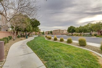 864 Royal Amethyst Way in Las Vegas, NV - Building Photo - Building Photo
