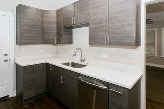 1432 W Farragut Ave in Chicago, IL - Building Photo - Building Photo