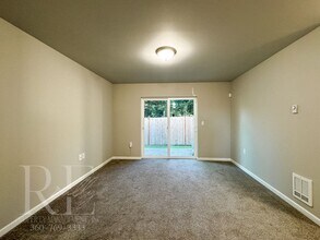 3439 Harris Rd SE in Port Orchard, WA - Foto de edificio - Building Photo