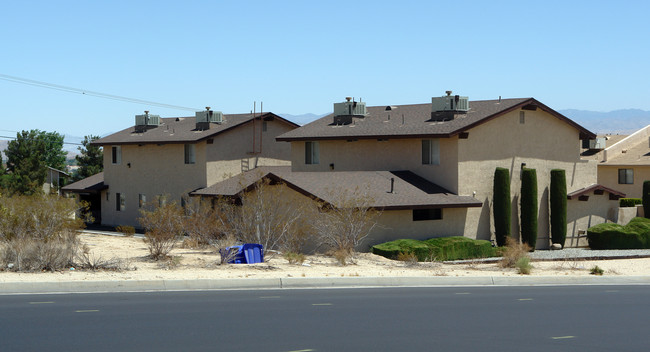 16421 Apple Valley Rd in Apple Valley, CA - Building Photo - Building Photo