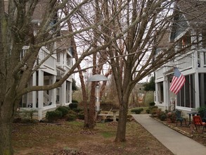 Creekwood & Heathwood Apartments in McMinnville, TN - Building Photo - Building Photo