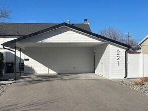 221 E Nicoletti Dr, Unit 221 in Midvale, UT - Foto de edificio - Building Photo