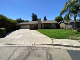 1927 S Julieann Ct in Visalia, CA - Building Photo