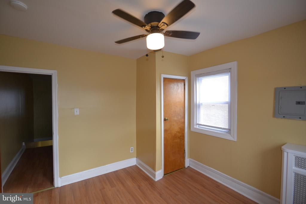 2002 N 56th St in Philadelphia, PA - Building Photo