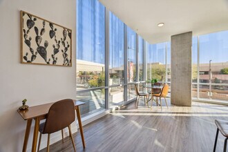 222 E Jefferson St in Phoenix, AZ - Foto de edificio - Building Photo