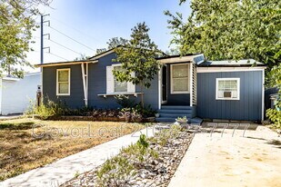 210 Harwood Dr in San Antonio, TX - Building Photo