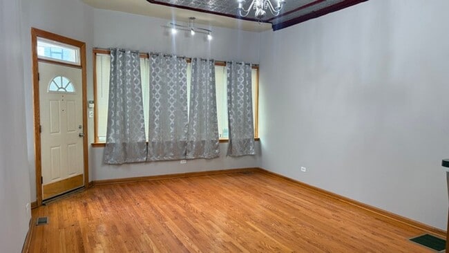 1086 N Marshfield Ave in Chicago, IL - Building Photo - Building Photo