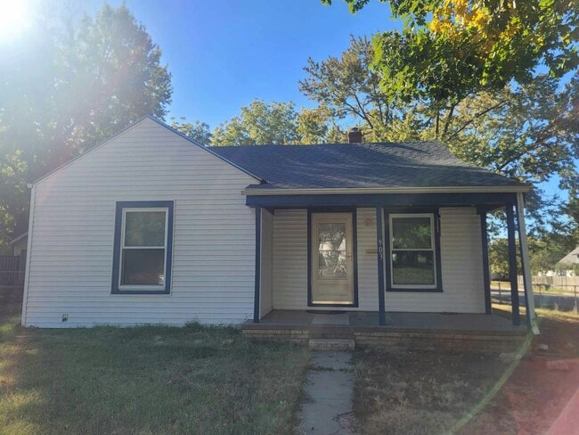 property at 903 S Rutan St