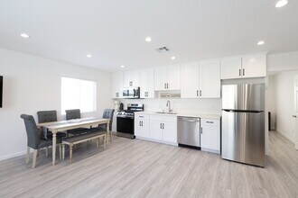 18623 Bryant St in Northridge, CA - Building Photo - Building Photo