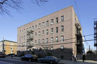 4401 34th Ave in Astoria, NY - Foto de edificio - Building Photo