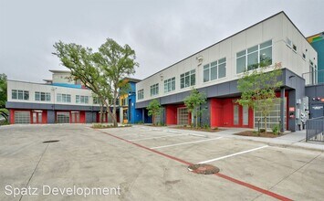 13130 Pond Springs Rd in Austin, TX - Building Photo - Building Photo