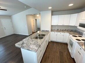 275 Rickenbacker Ave in Klamath Falls, OR - Building Photo - Building Photo