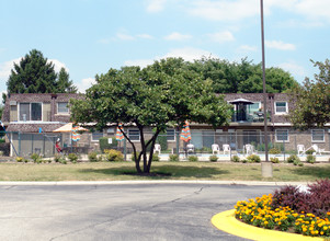 Buffalo Ridge in Buffalo Grove, IL - Building Photo - Building Photo